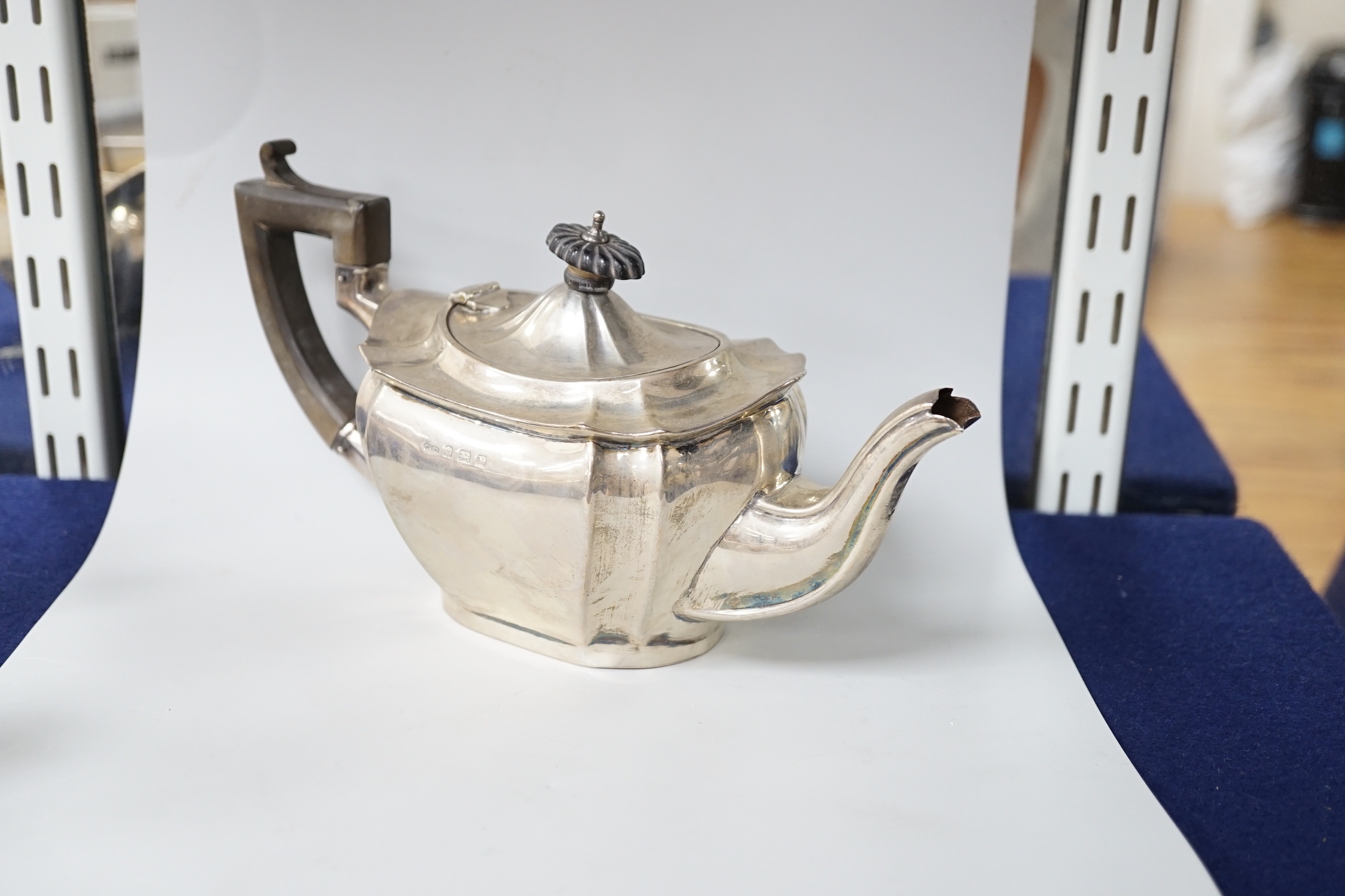 A George V three piece silver teaset, Birmingham 1920, gross 636 grams